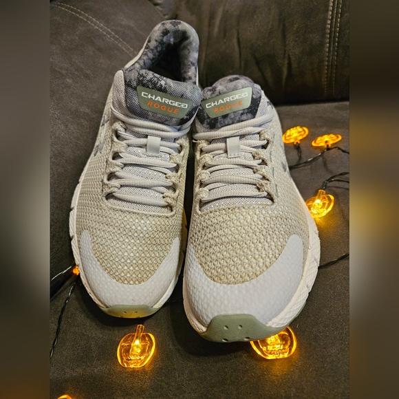 UNDER ARMOUR Charged Rogue 2.5 Women's SZ8 - Picture 3 of 11